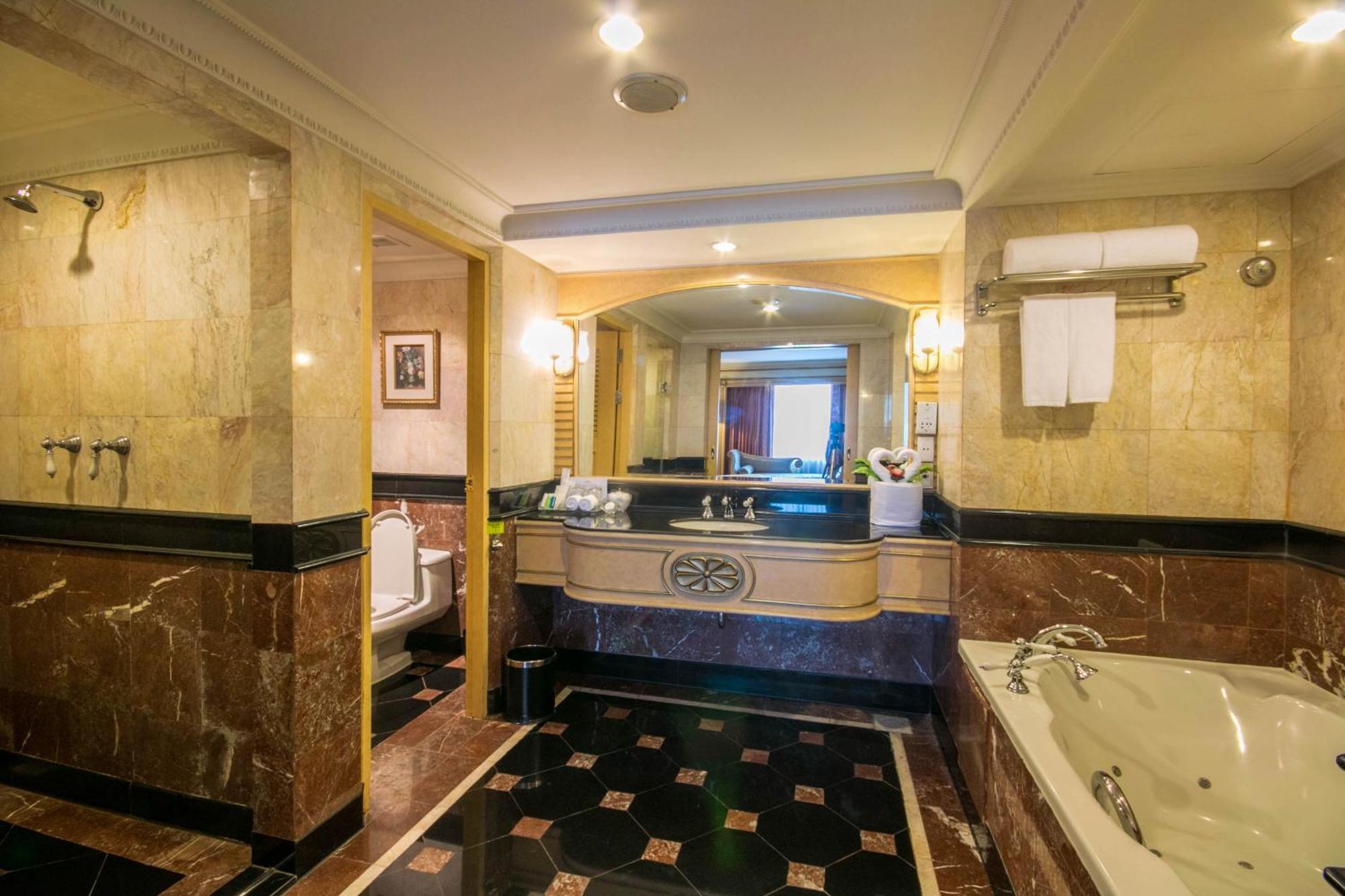 Golden Tulip Sovereign Hotel Bangkok Zewnętrze zdjęcie